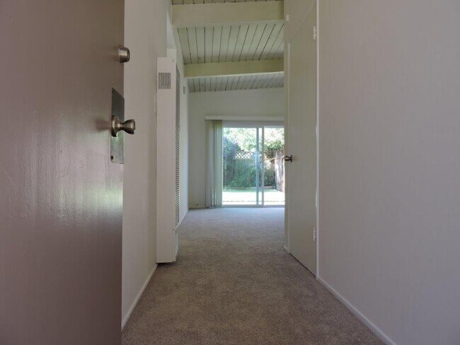 Entry - 4527 Overend Ave