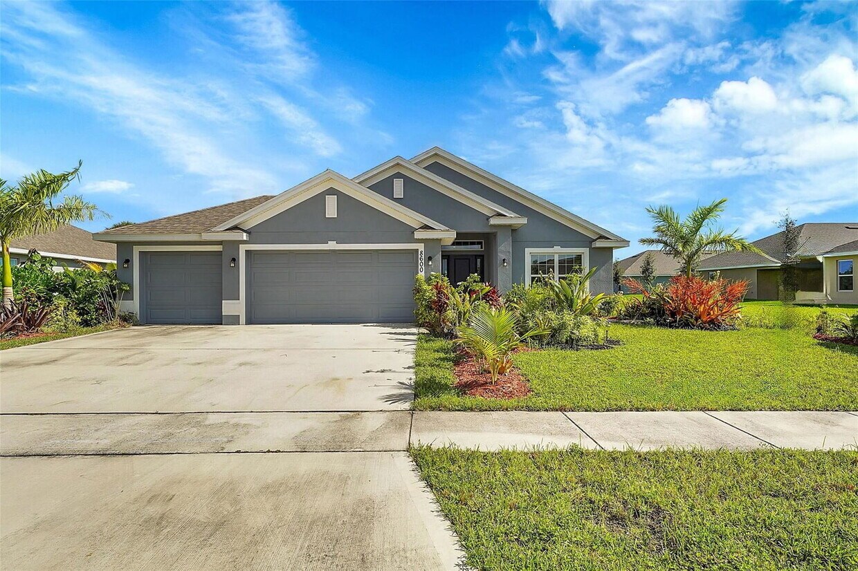 Foto principal - 8600 Merano Ave