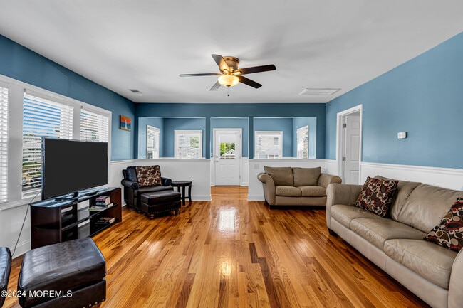 Building Photo - 10 Pershing Ave