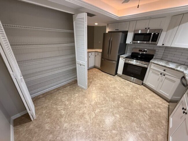 Foto del edificio - ANNUAL RENTAL - CRESCENT LAKE-3 BED 2 BATH W/GARAGE