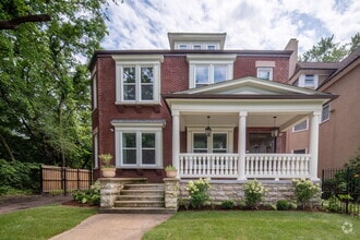 Building Photo - 1025 E 48th St