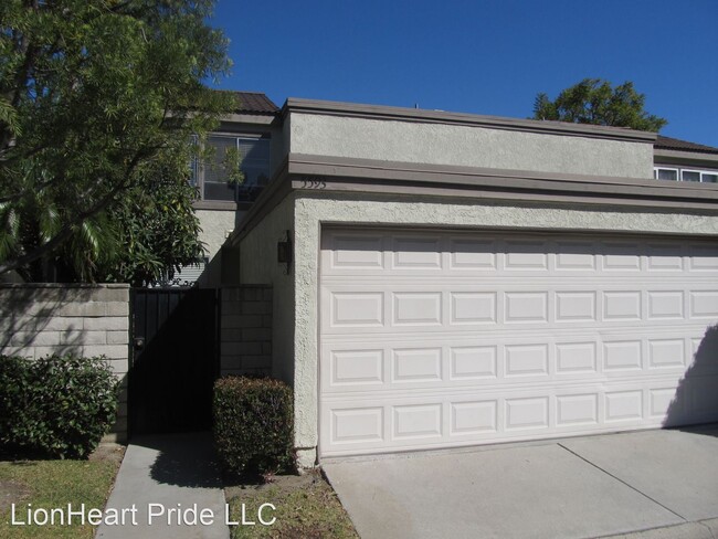 Building Photo - 3 br, 2.5 bath House - 5593 Vista Del Rio