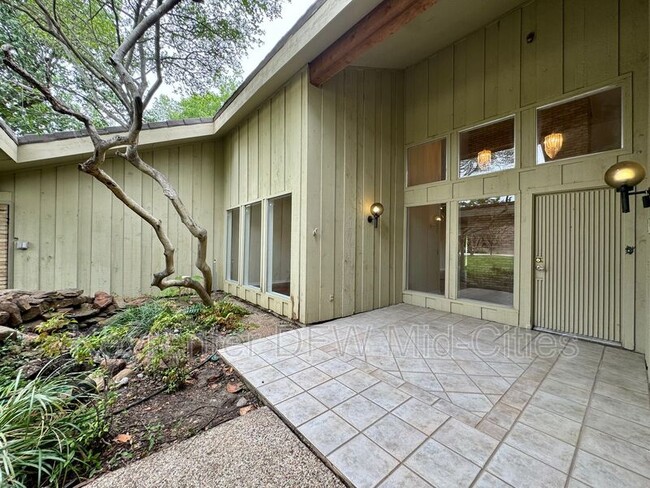Building Photo - 501 N Durango Cir