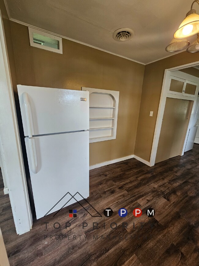 Building Photo - 3 Bedroom | 1 Bathroom Single Family Home ...