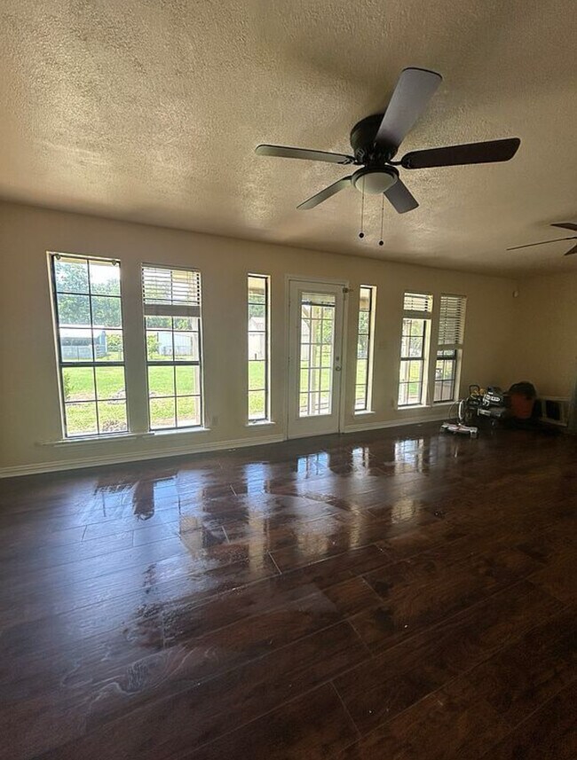 Foto del edificio - 214 Co Rd 4870