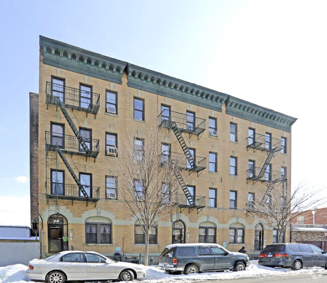 Building Photo - 30-11-3015 14th St