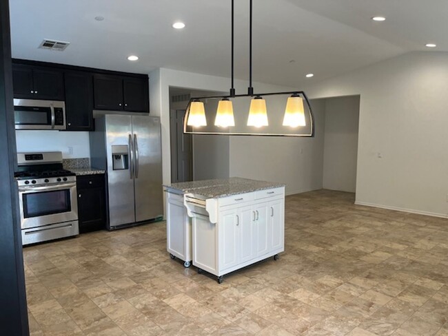 Foto del edificio - SINGLE STORY HOME 3 Bed 2 Bath