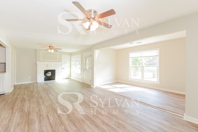 Foto del edificio - Prepare to fall in love with this 3 bedroom, 2 bathroom home