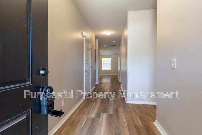 Building Photo - 1301 Travertine Pl
