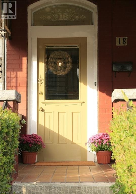 Building Photo - 18 Mulberry St