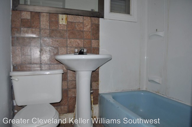Building Photo - 8700 Willard Ave