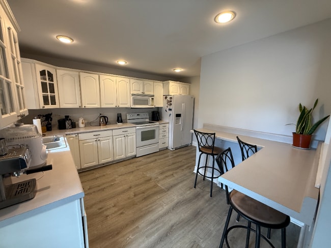 Foto del edificio - 10231 Hawthorne Dr