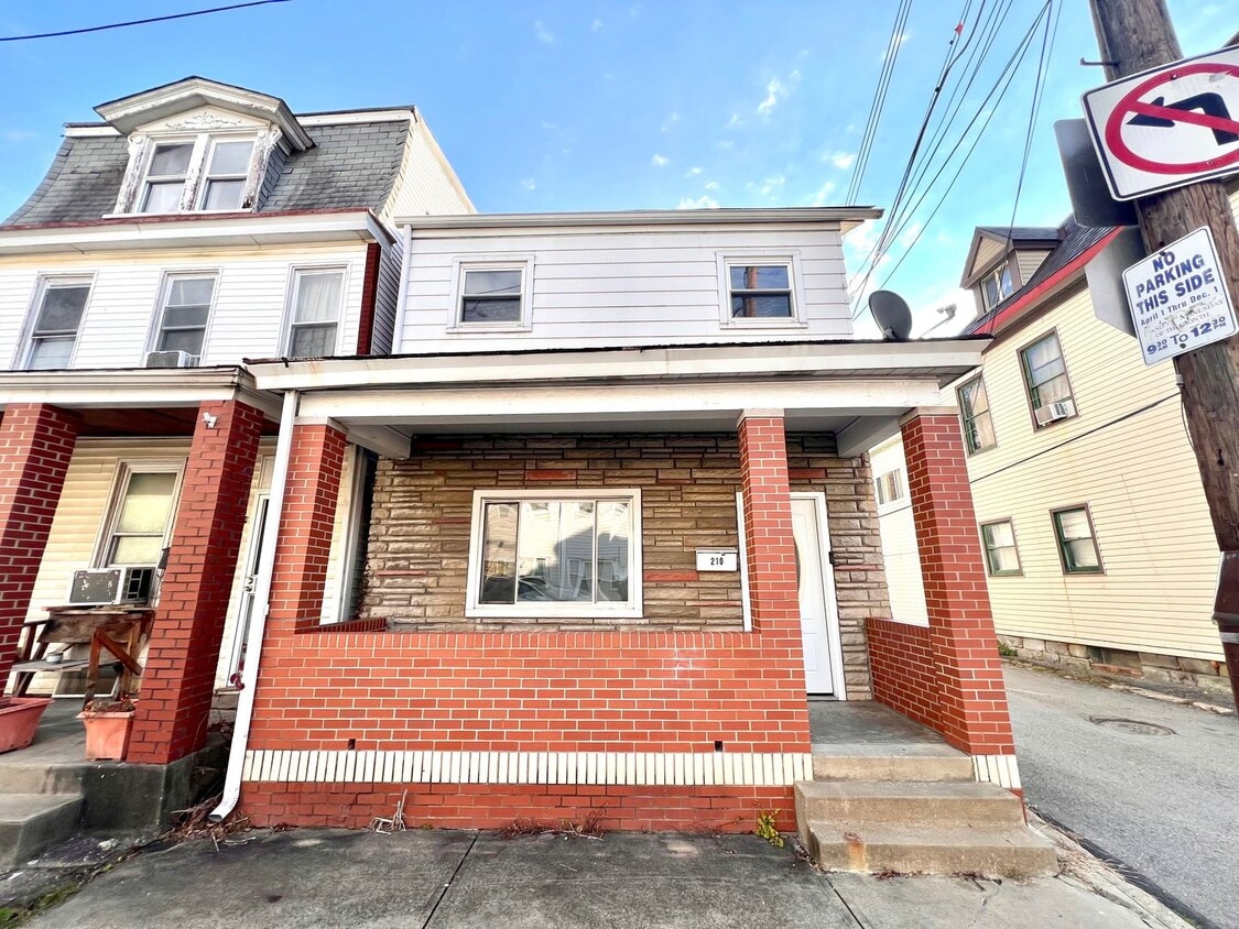 Primary Photo - 3 Bedroom 1.5 Bath - Updated Home for Rent