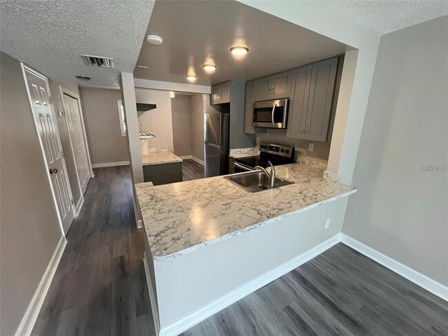 Foto del edificio - 705 Russell Ln