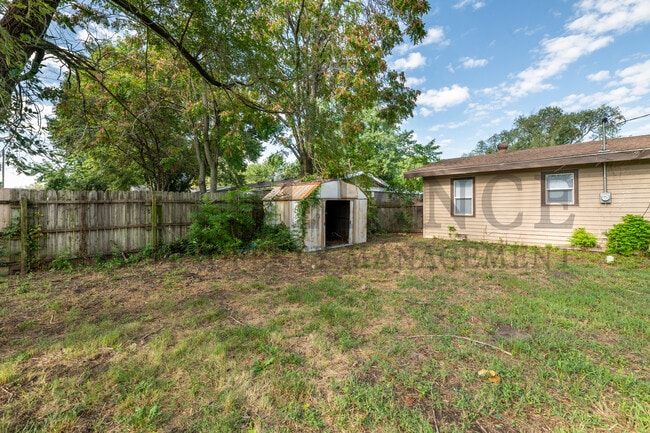 Building Photo - 4732 S Glenn Ave