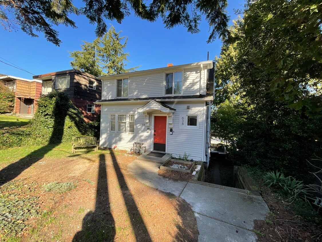 Primary Photo - 638 W Emerson St