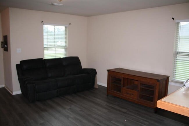 Building Photo - 48303 Labonte Ln