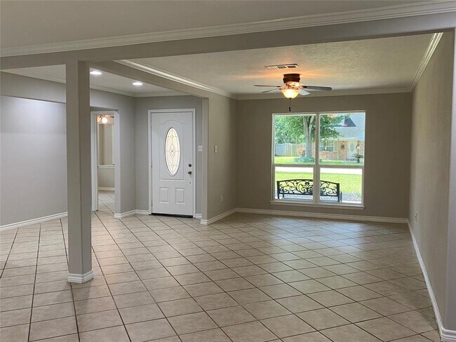 Building Photo - 2621 Pickerton Dr