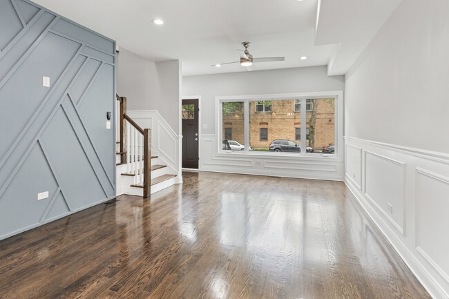 Building Photo - 1638 N Hamlin Ave