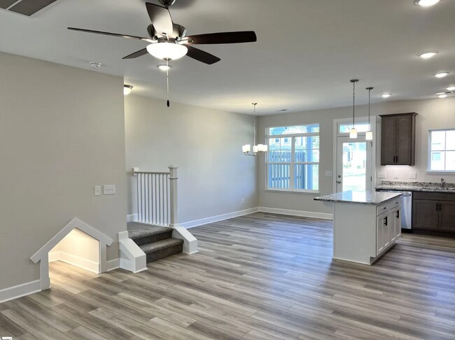 Foto del edificio - 207 Taylor Woods Ct