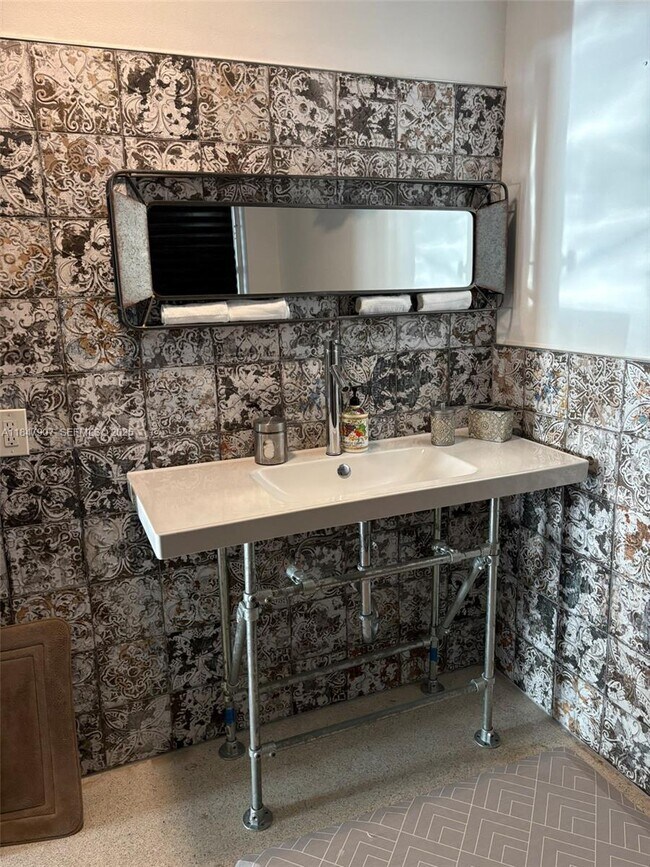 Foto del edificio - 6003 S Indian River Dr