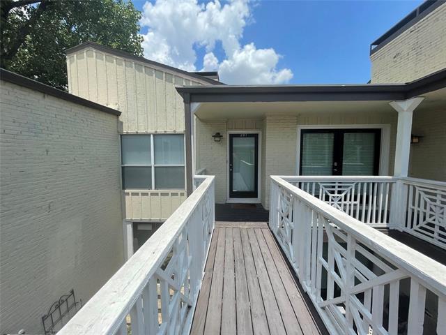 Building Photo - 5912 Sandhurst Ln