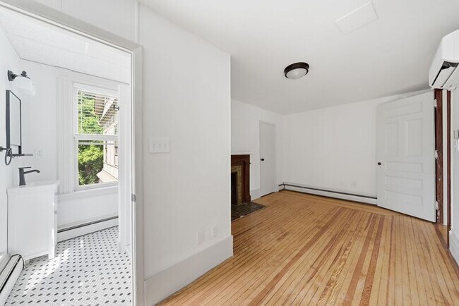 Foto del edificio - 245 Clinton St