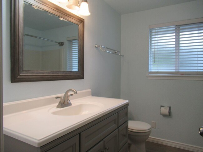 Foto del edificio - Charming 2 bedroom, 1 bathroom single leve...