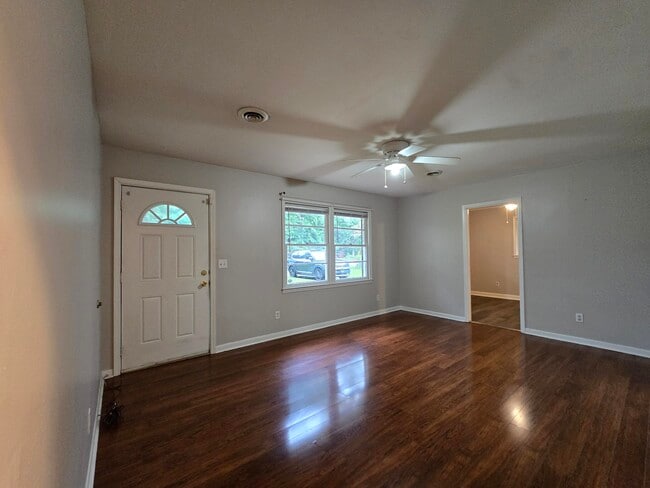 Building Photo - 106 Parish St