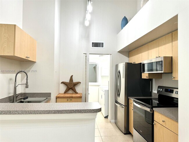 Foto del edificio - 1020 Villa Cir