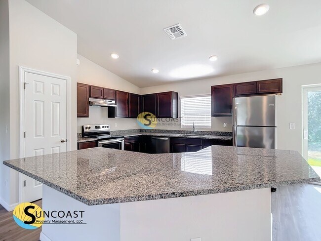 Foto del edificio - 20241 Peachland Blvd