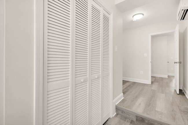 Building Photo - Newly Renovated 3BR/1BA - WASHEY/DRYER - I...
