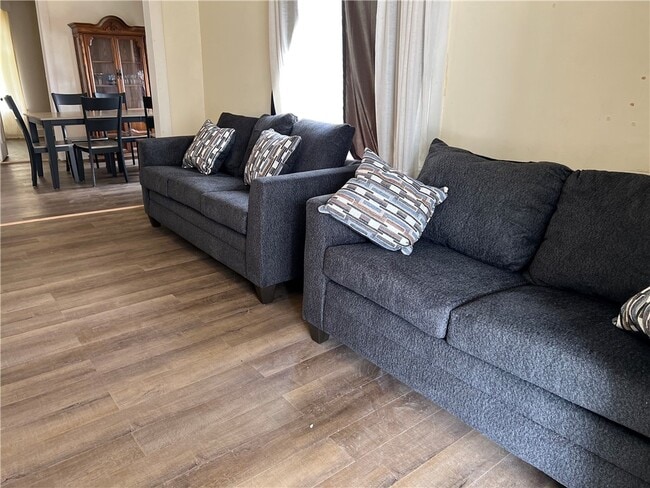 Building Photo - 49 Spruce St