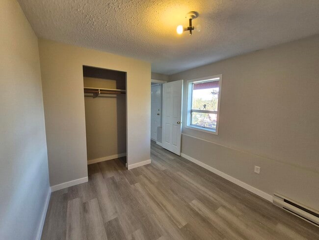 Building Photo - 6181 Palahi Rd