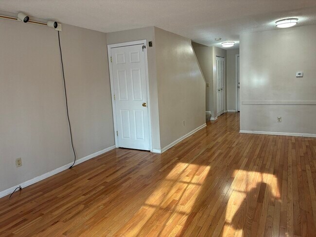 Foto del edificio - 30 Pine Valley Dr