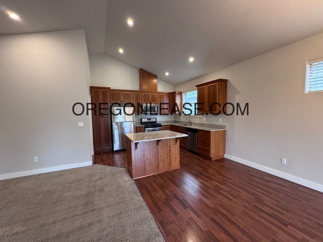 Building Photo - River rd area 1600 sf 3/2