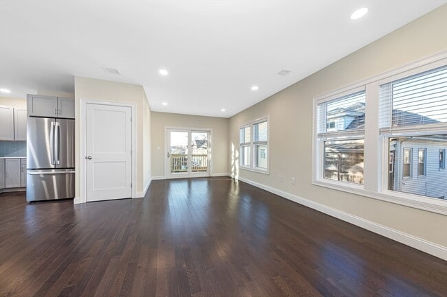 Foto del edificio - 62-64 Bradbury Ave