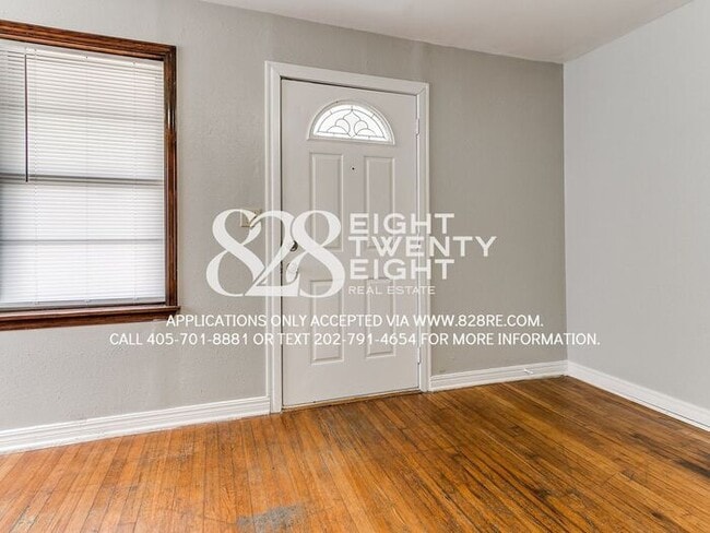 Building Photo - Cozy 2 Bed/1 Bath Single Family Brick Home...