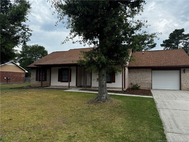Building Photo - 112 Thornbird Dr