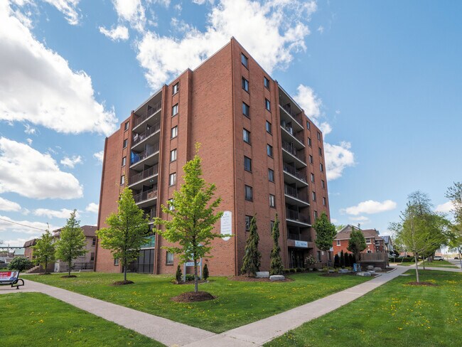 Building Photo - Askin Tower Apartments