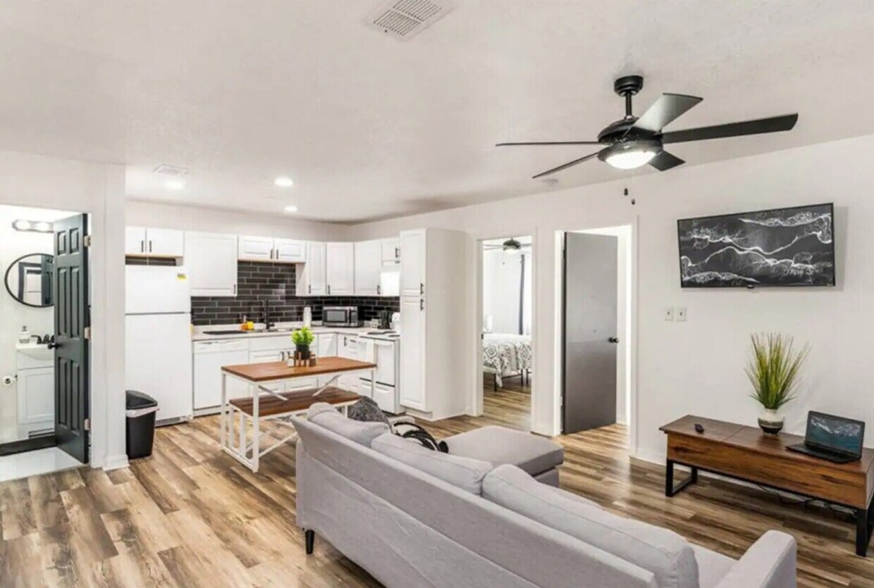 Foto principal - 2129 Carlton Dr