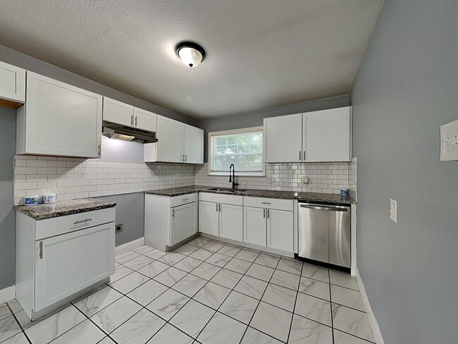 Foto del edificio - 2343 E Pentagon Pkwy