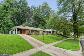 Building Photo - 10402 Royal Rd