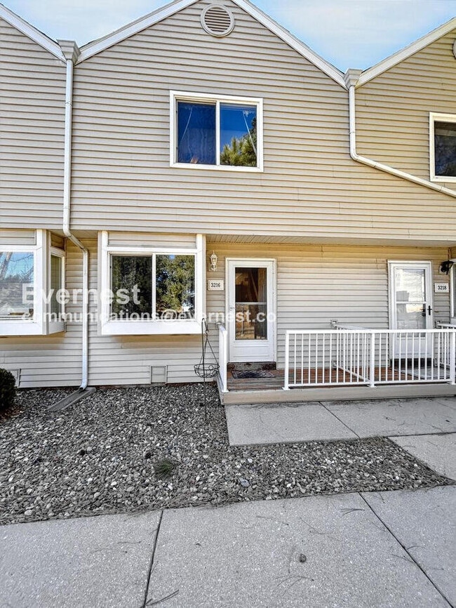 2 Bed, 1.5 Bath Townhome with Carport / Available Soon! - 2 Bed, 1.5 Bath Townhome with Carport / Available Soon!