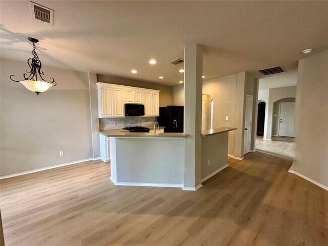 Foto del edificio - 6035 Lynwood Banks Ln