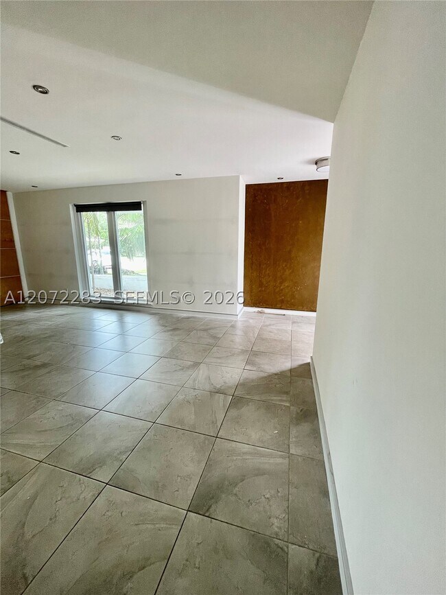 Building Photo - 10642 SW 77th Ave