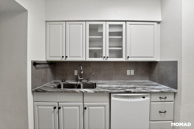 Building Photo - 768 W Calle Del Ensalmo