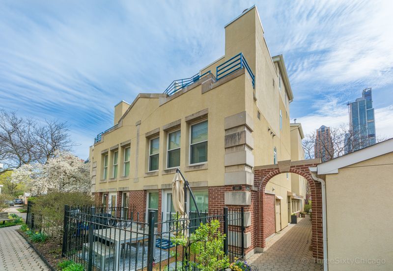 Foto principal - 1180 S Plymouth Ct