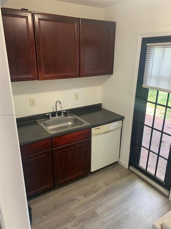 Building Photo - 6444 NW Miami Pl