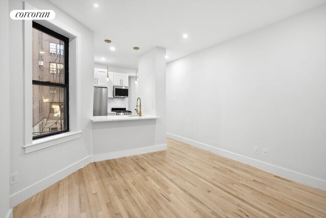 Building Photo - 206 W 96th St